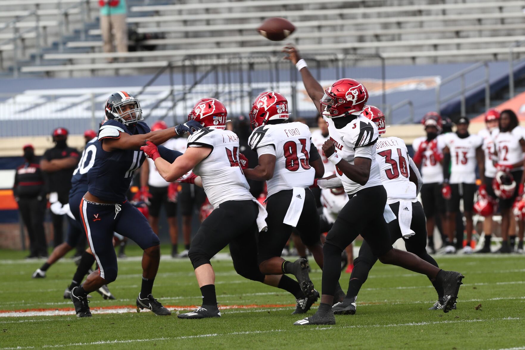 111420-cdp-sports-uvafootball325.JPG